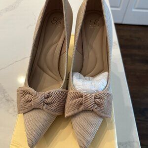 NIB Cosy Island Eternal Pace Bowknot Pointed Toe Heeled Pumps - Apricot - Sz 9